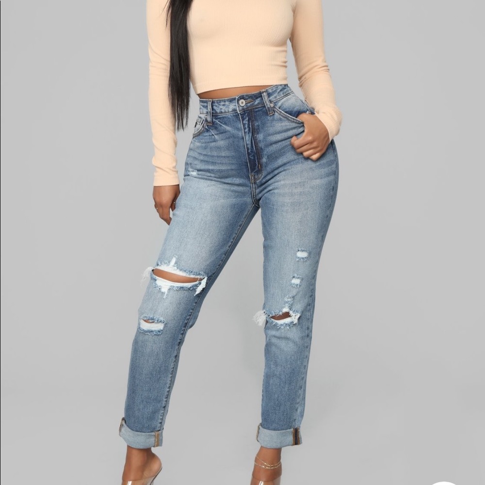 Distressed boyfriend jeans